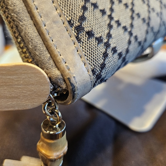 GUCCI DIAMANTE Zip Around Wallet Bamboo Tassel Silver Satin - Picture 7 of 16